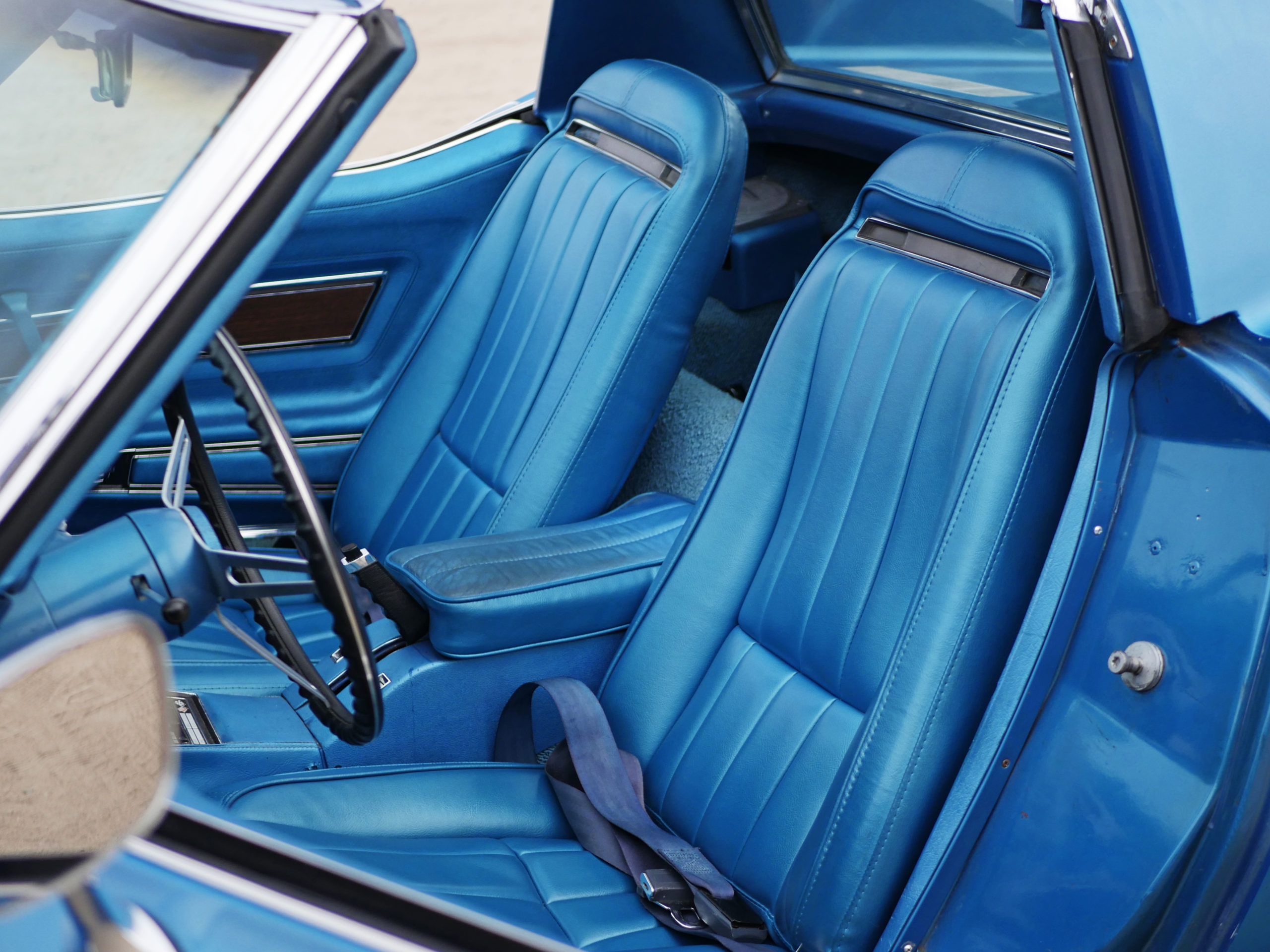 blue-corvette-stingray-interior-monterey-ca-monterey-touring-vehicles