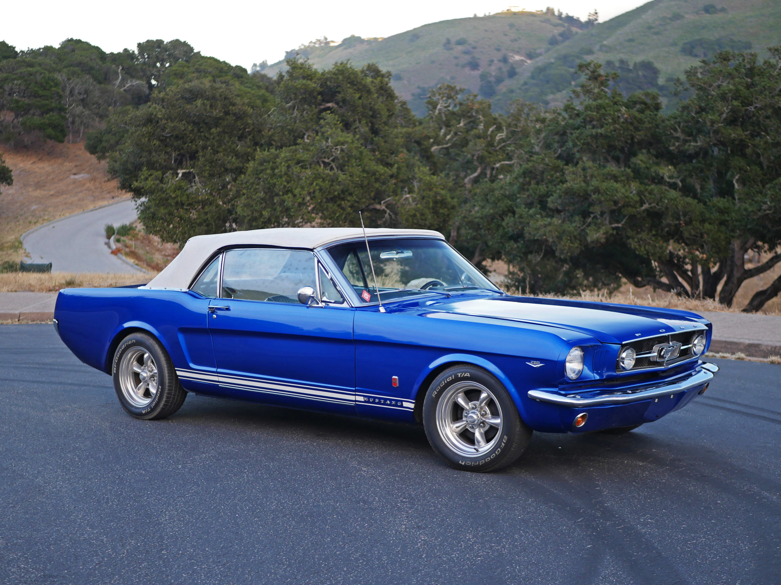monterey-touring-vehicles-blue-ford-1965-convertible-mustang