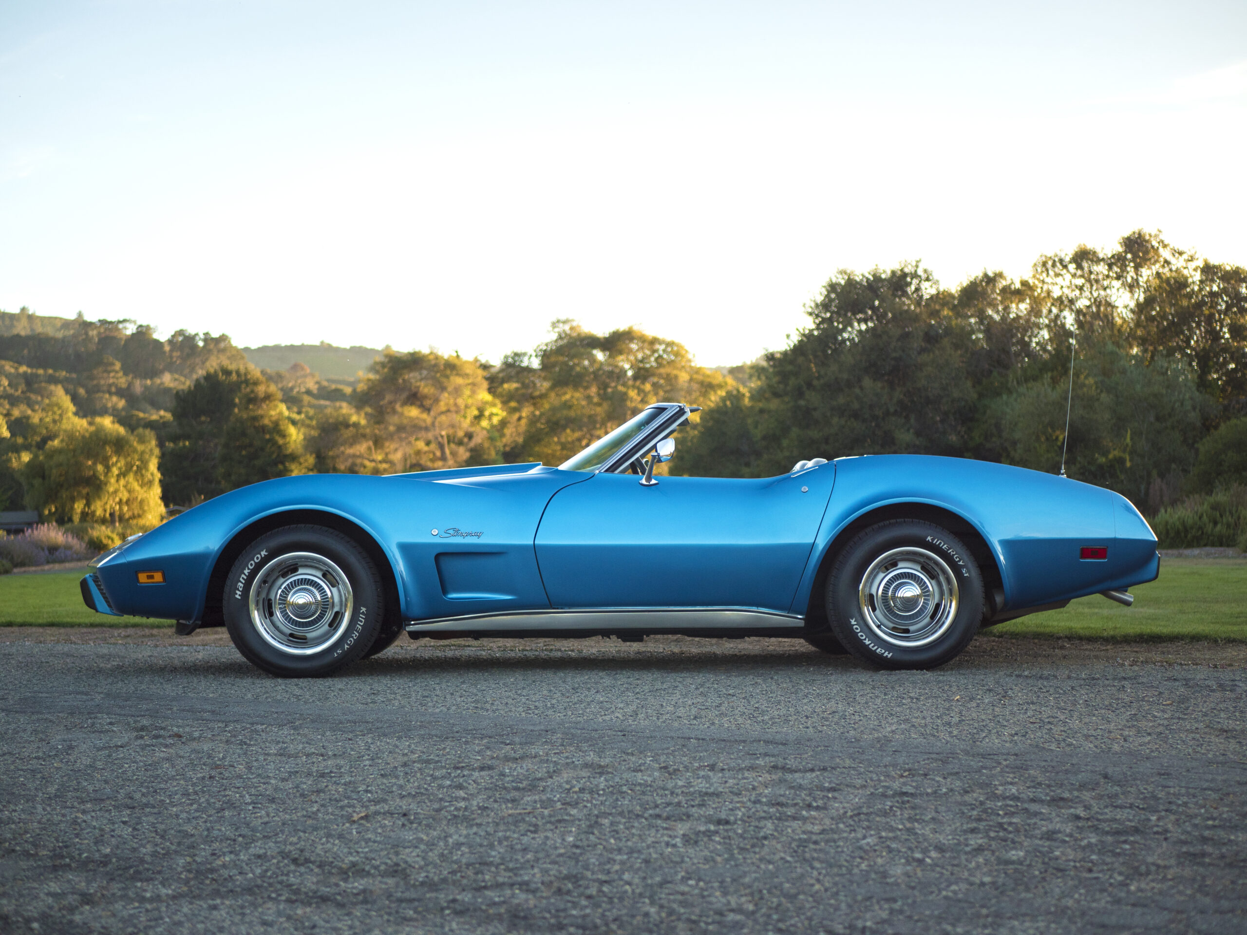 75 corvette exterior side