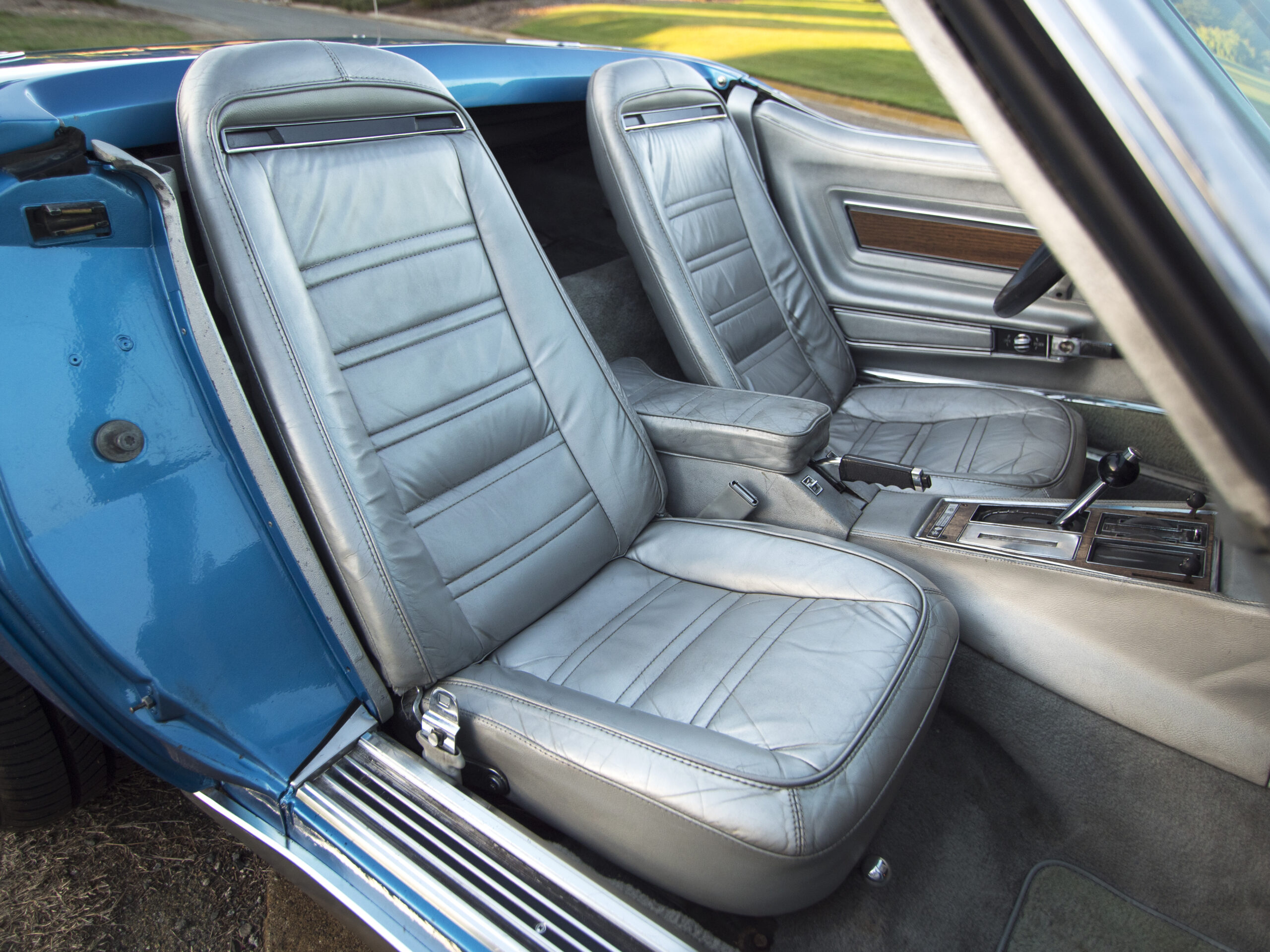 75 corvette interior seats