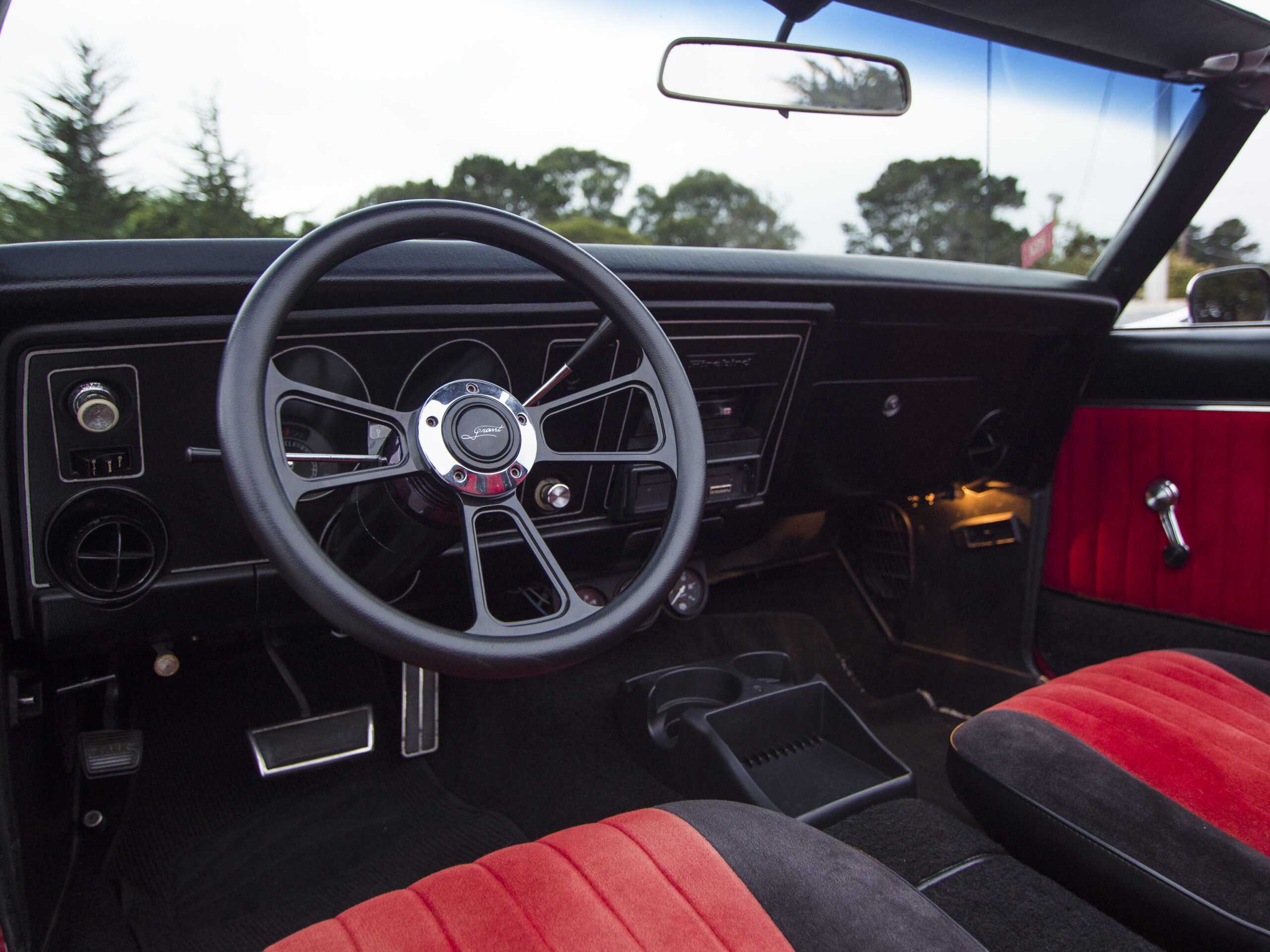 Red-Firebird-interior-dashboard