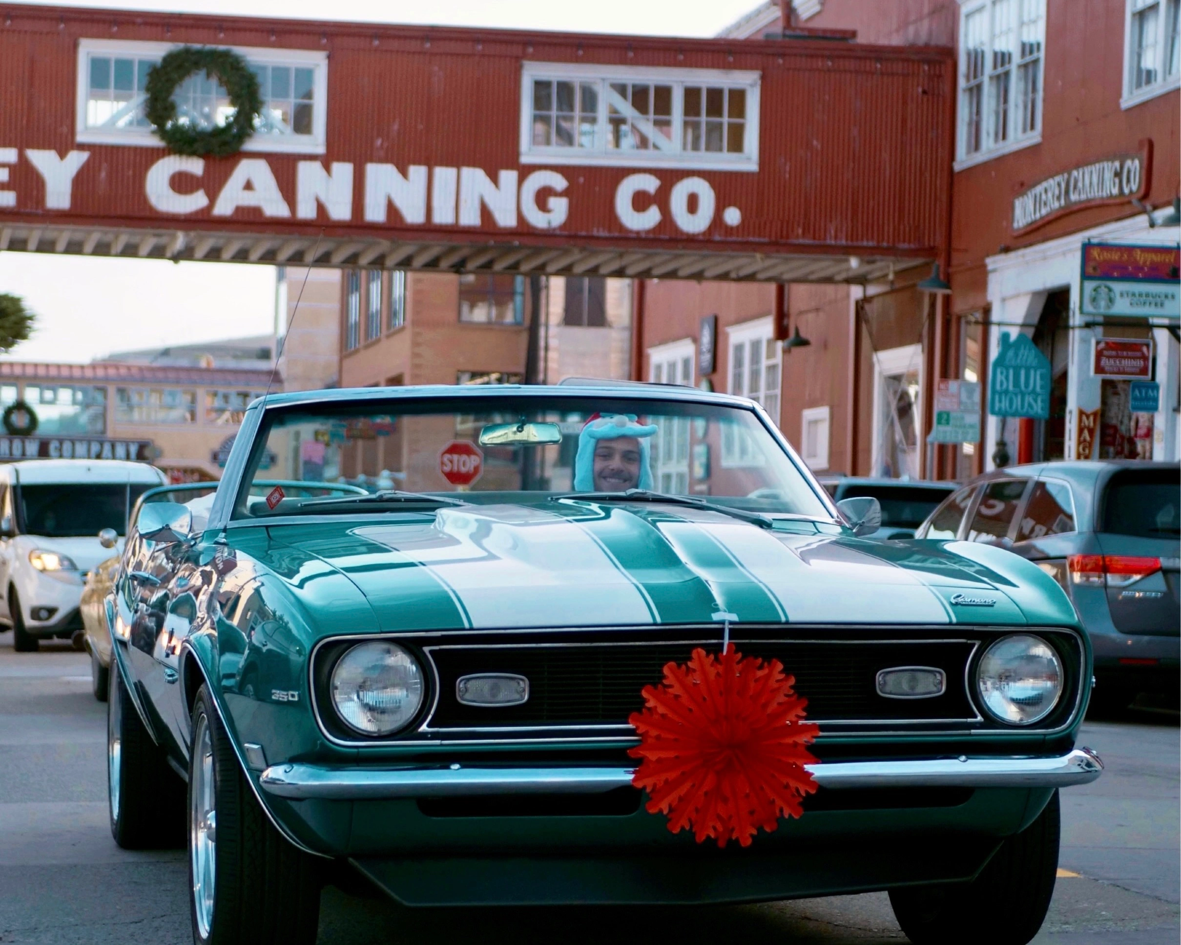 classic-car-on-monterey-canning-company (1)